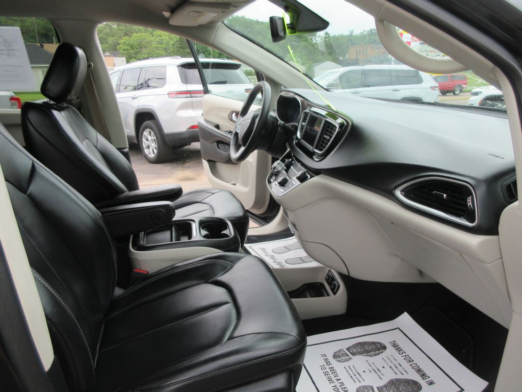 2021 Chrysler Voyager Image 12