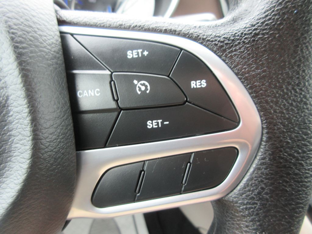 2021 Chrysler Voyager Image 16