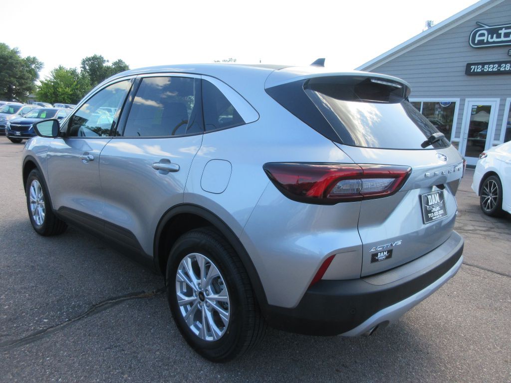 2023 Ford Escape Image 3