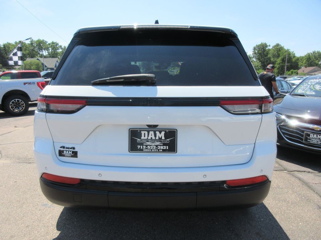 2023 Jeep Grand Cherokee Image 4