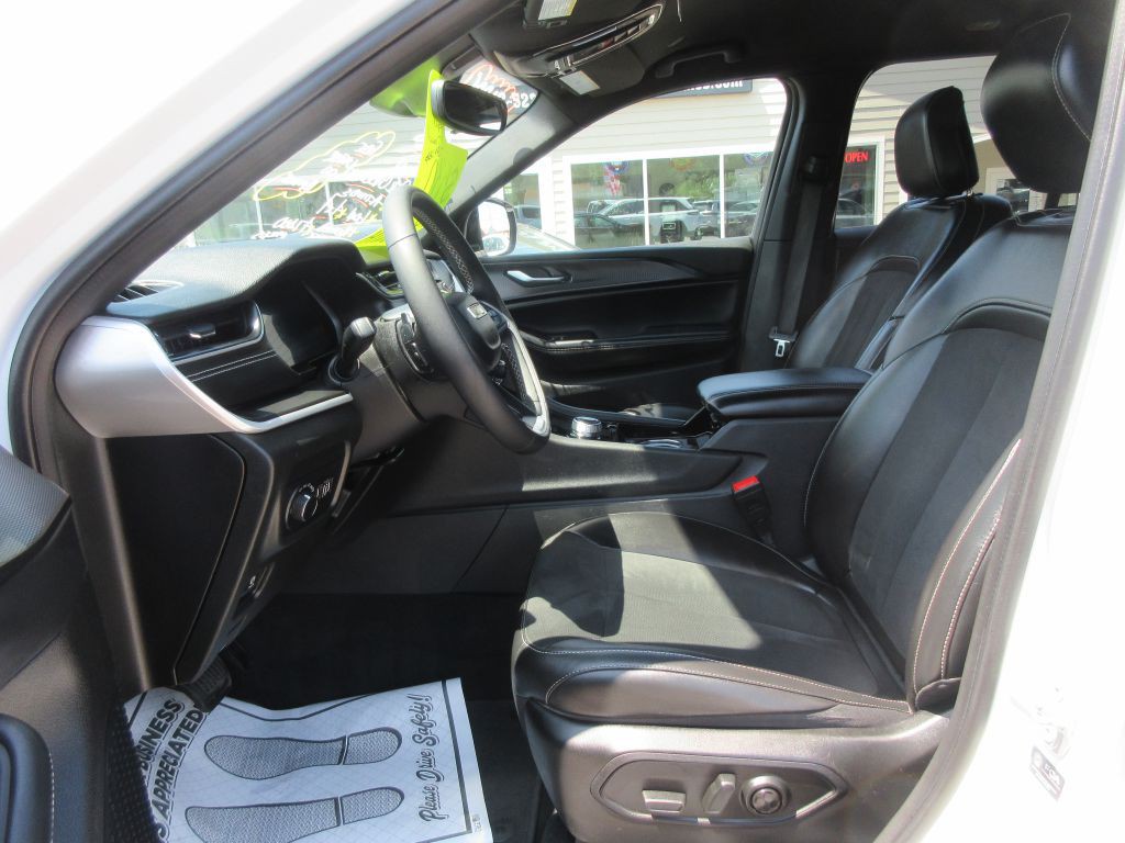 2023 Jeep Grand Cherokee Image 8