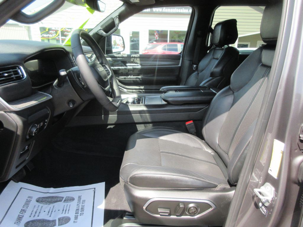 2023 Jeep Wagoneer Image 8