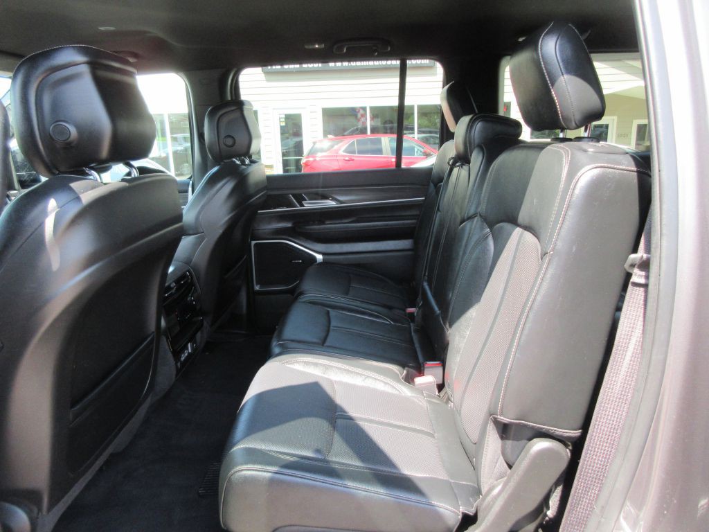 2023 Jeep Wagoneer Image 9