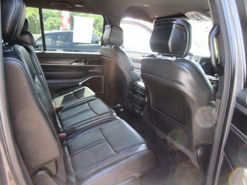 2023 Jeep Wagoneer Image 11