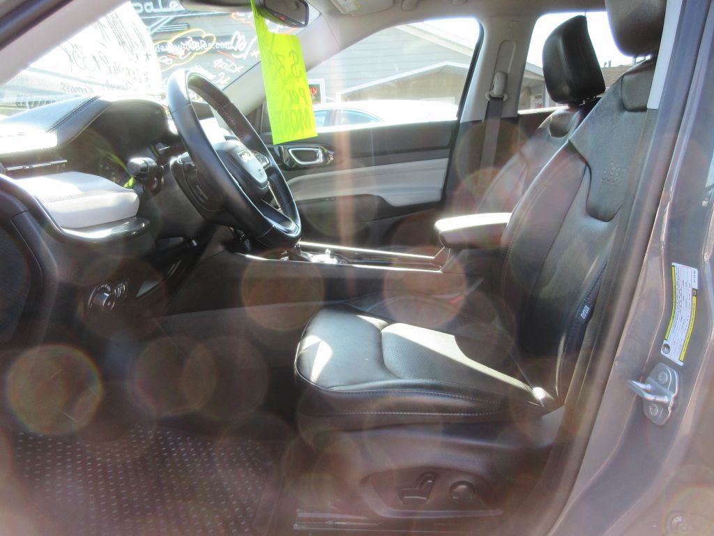 2022 Jeep Compass Image 8