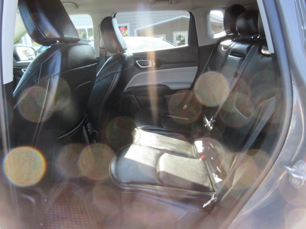 2022 Jeep Compass Image 9