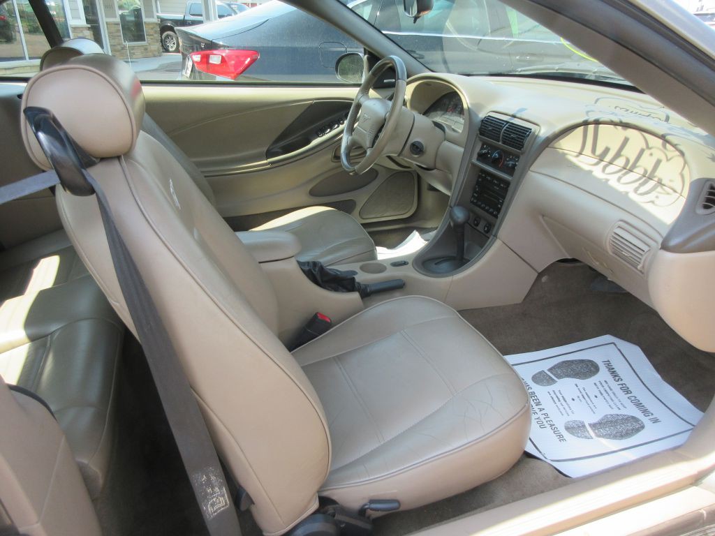 2002 Ford Mustang Image 8