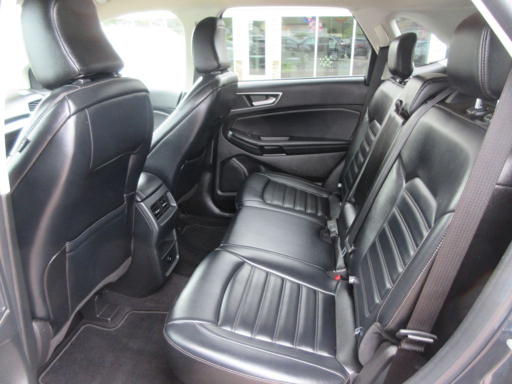 2023 Ford Edge Image 9