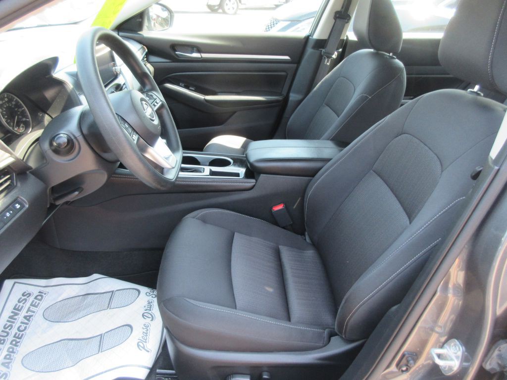2023 Nissan Altima Image 7