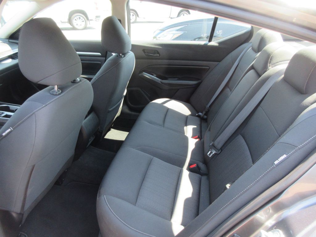 2023 Nissan Altima Image 8