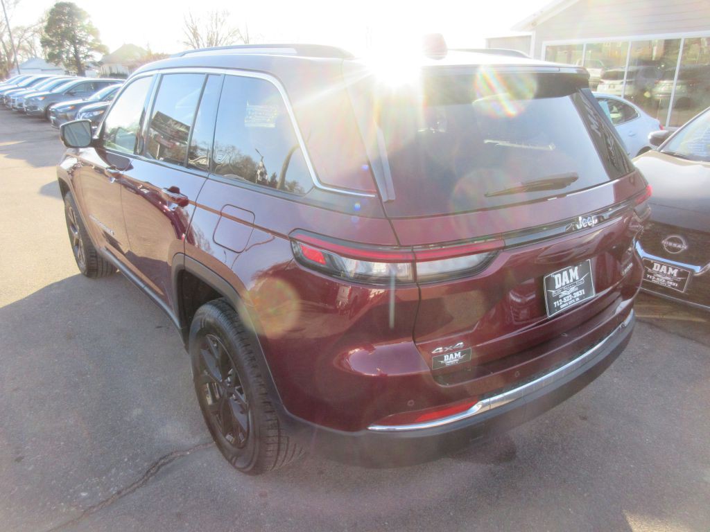 2023 Jeep Grand Cherokee Image 3