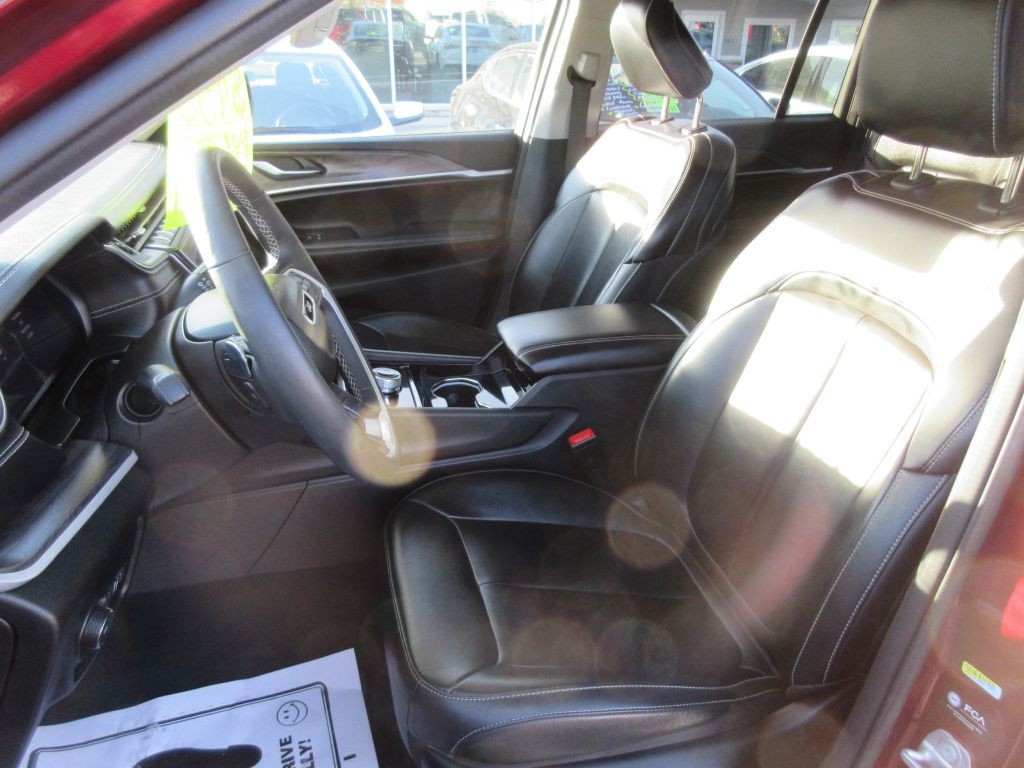 2023 Jeep Grand Cherokee Image 8