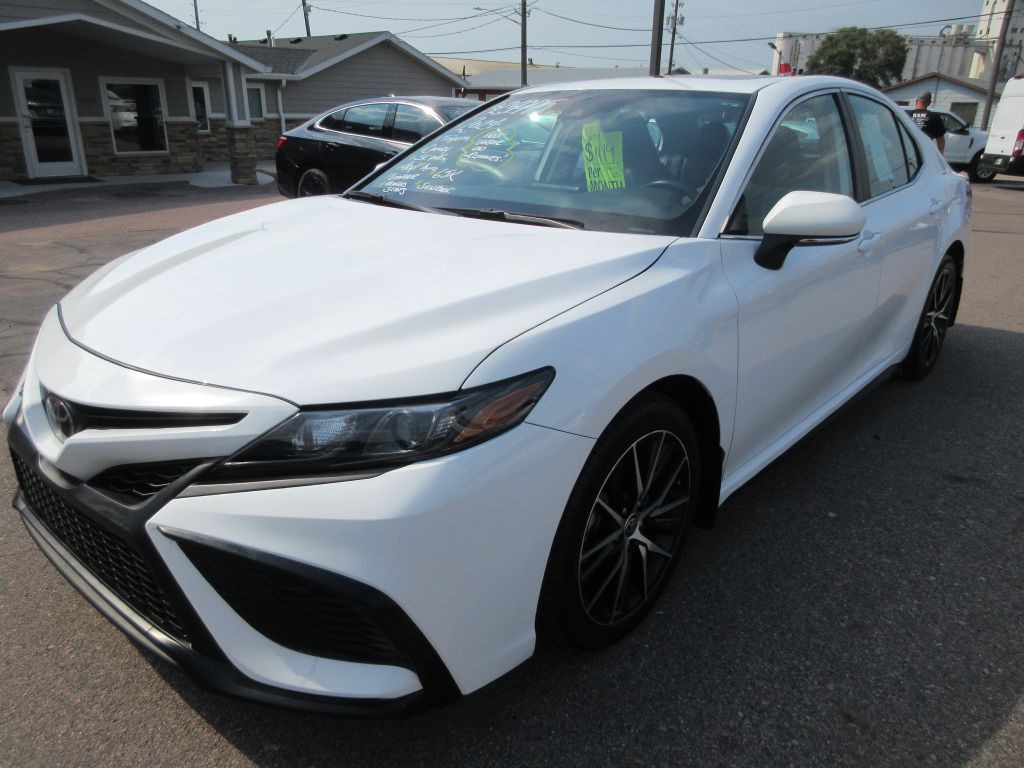 2024 Toyota Camry Image 1