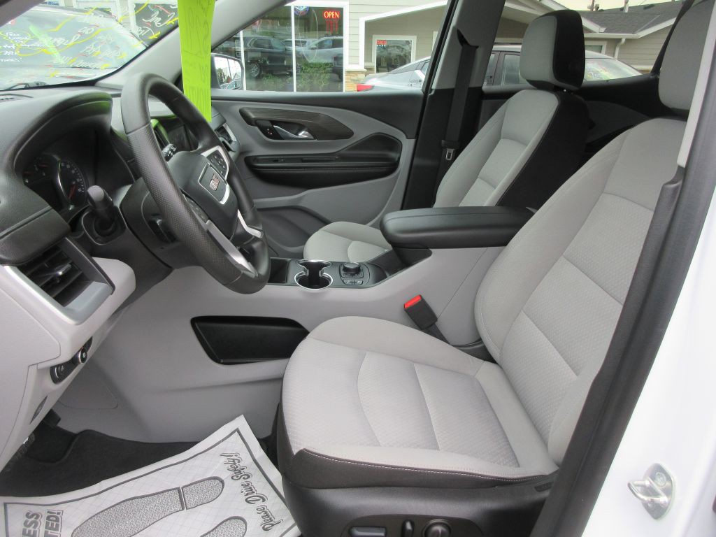 2023 GMC Terrain Image 8