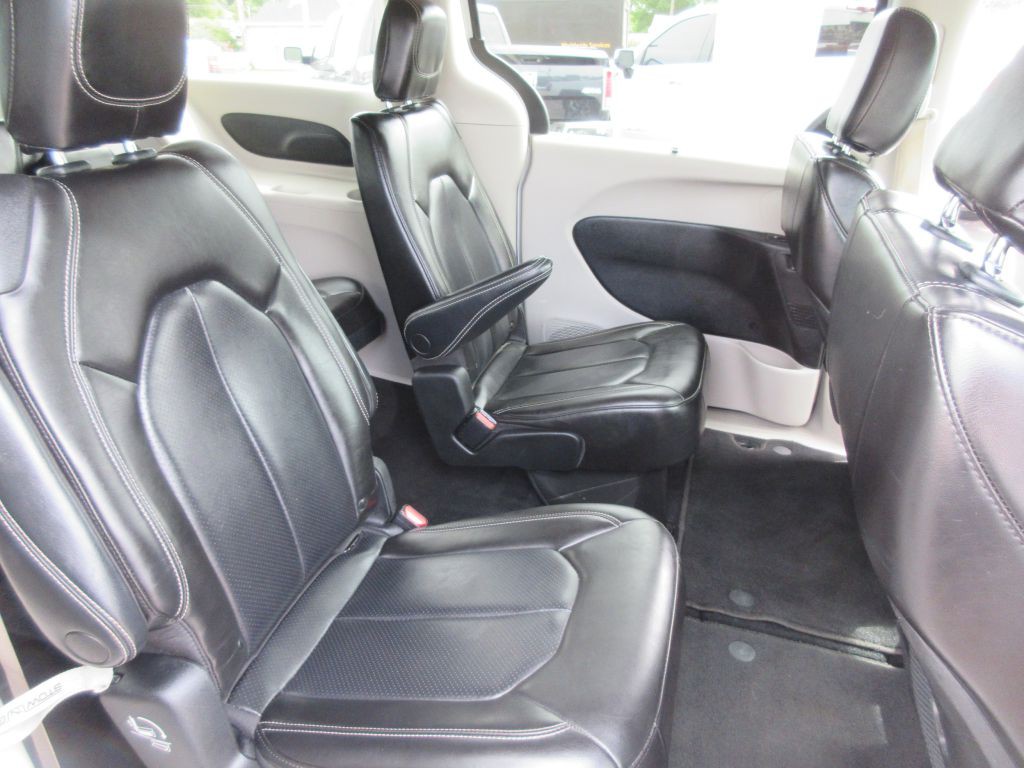 2023 Chrysler Pacifica Image 11