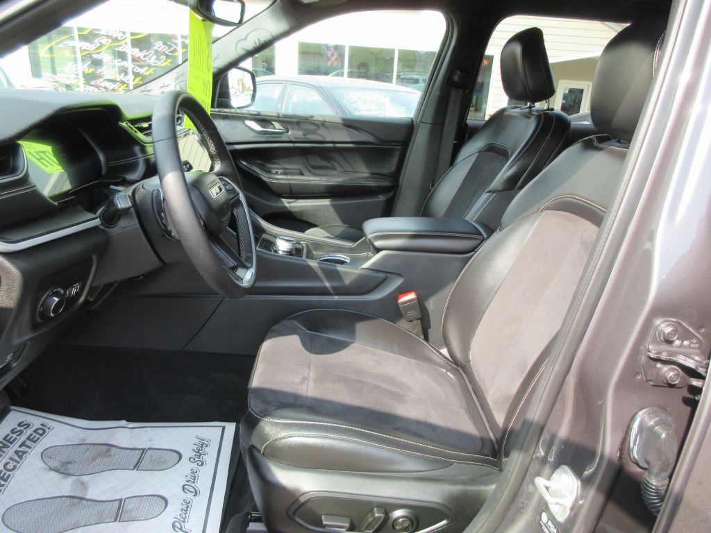 2024 Jeep Grand Cherokee Image 8