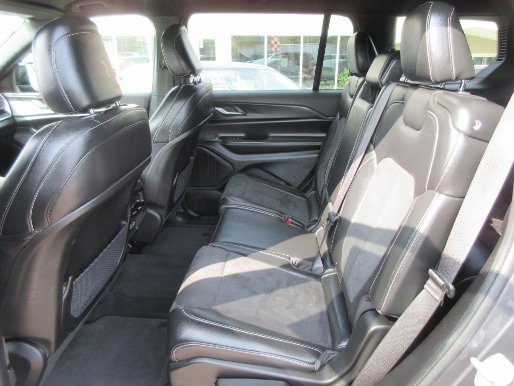 2024 Jeep Grand Cherokee Image 9