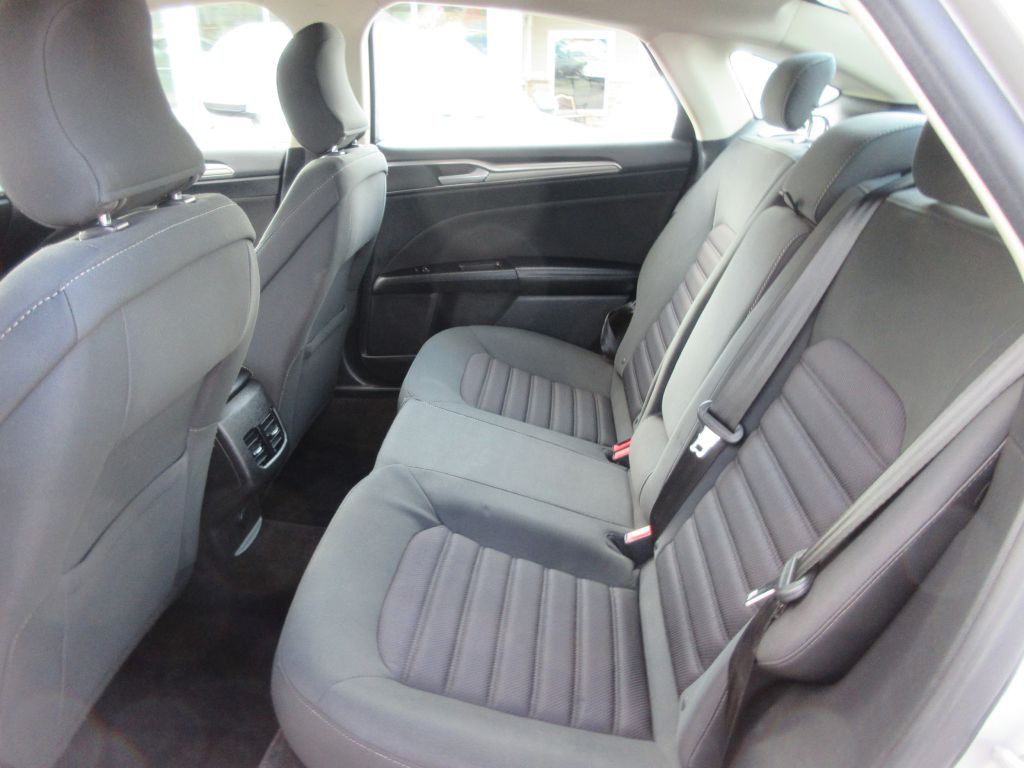 2017 Ford Fusion Image 9