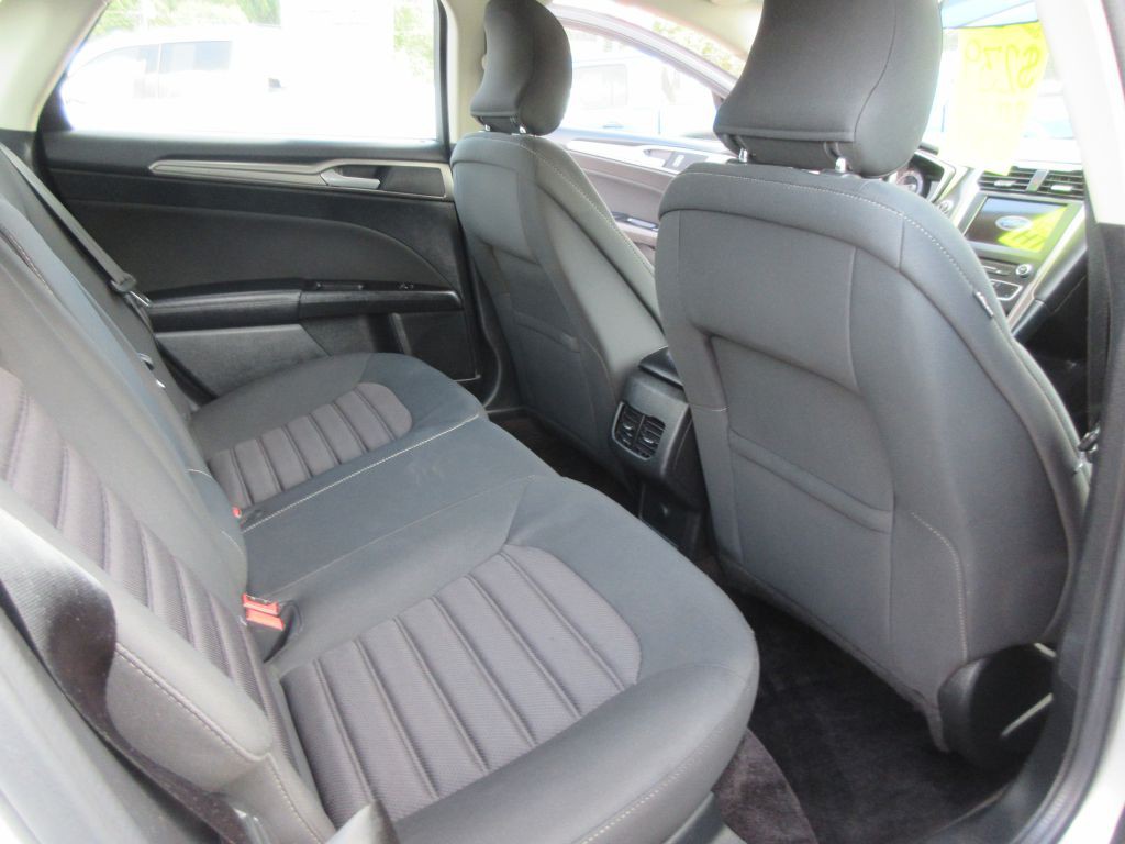 2017 Ford Fusion Image 10