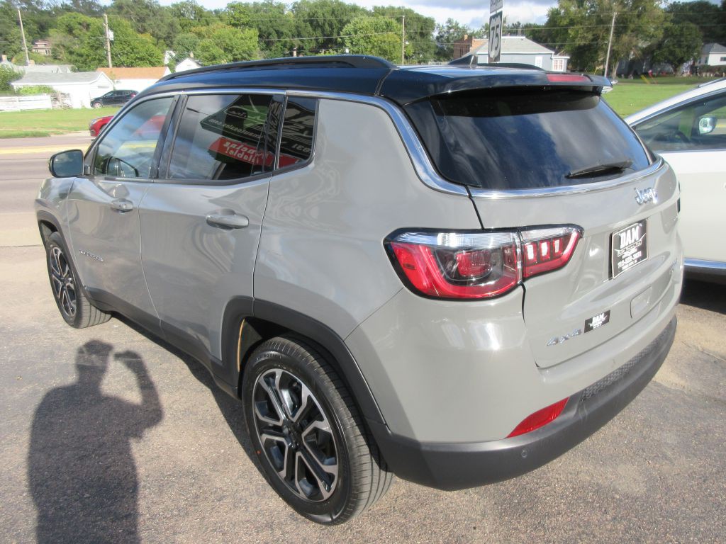 2023 Jeep Compass Image 3