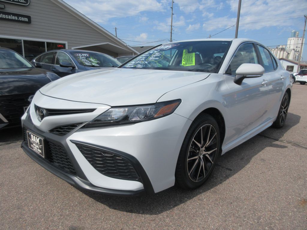 2024 Toyota Camry Image 1