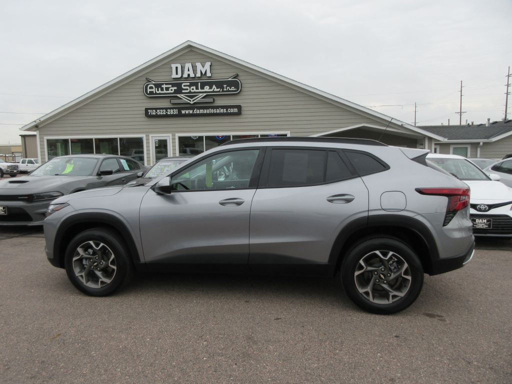 2025 Chevrolet Trax Image 2