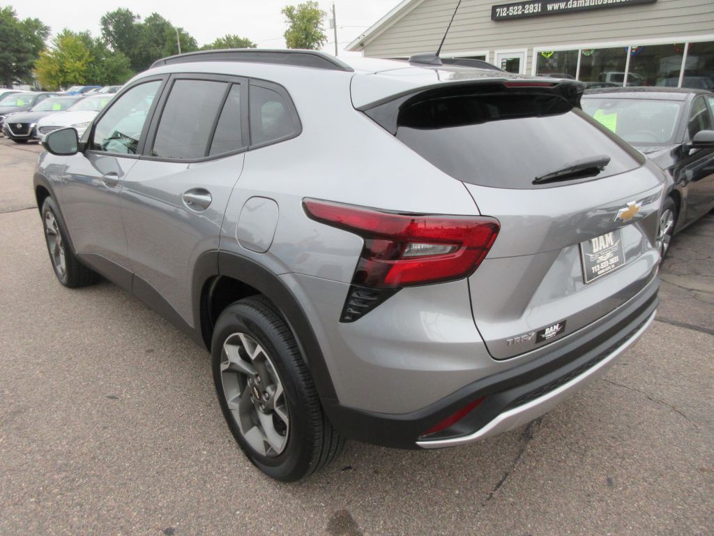 2025 Chevrolet Trax Image 3
