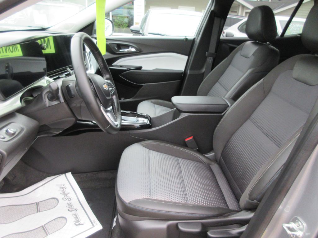 2025 Chevrolet Trax Image 8