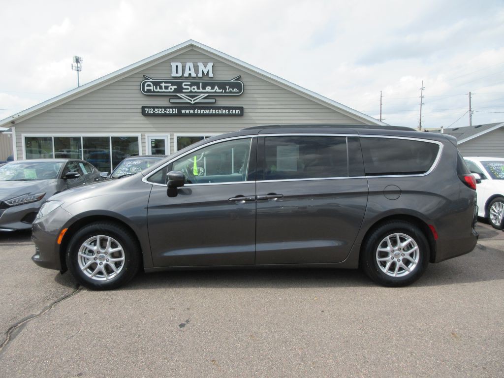 2021 Chrysler Voyager Image 2