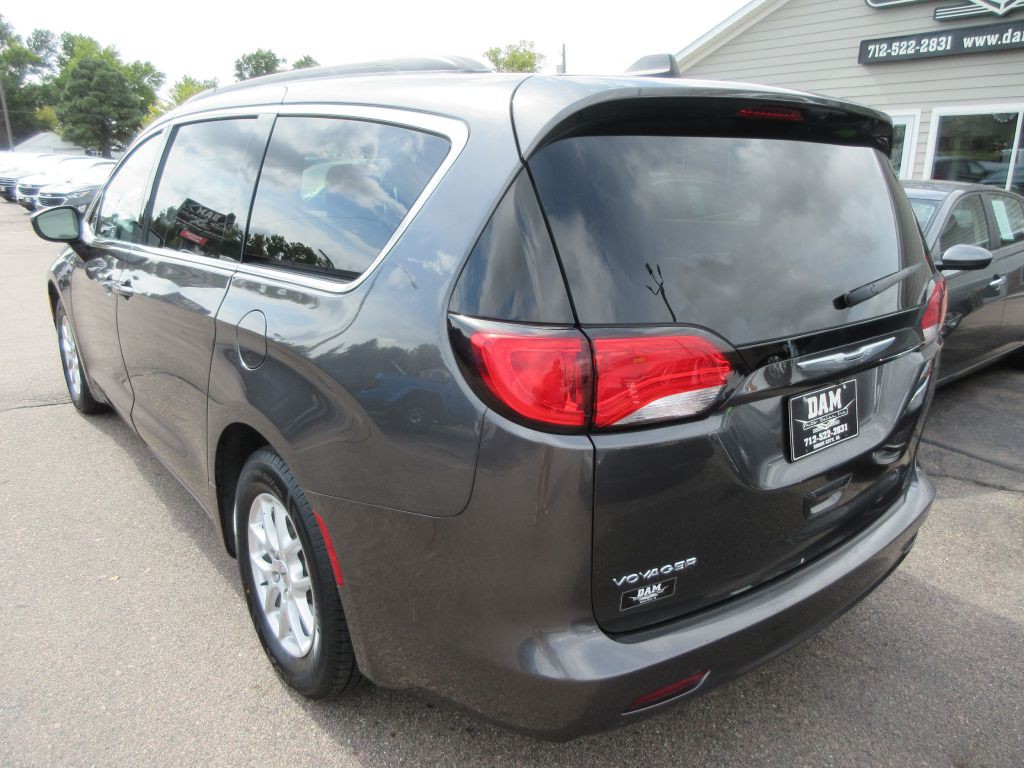 2021 Chrysler Voyager Image 3