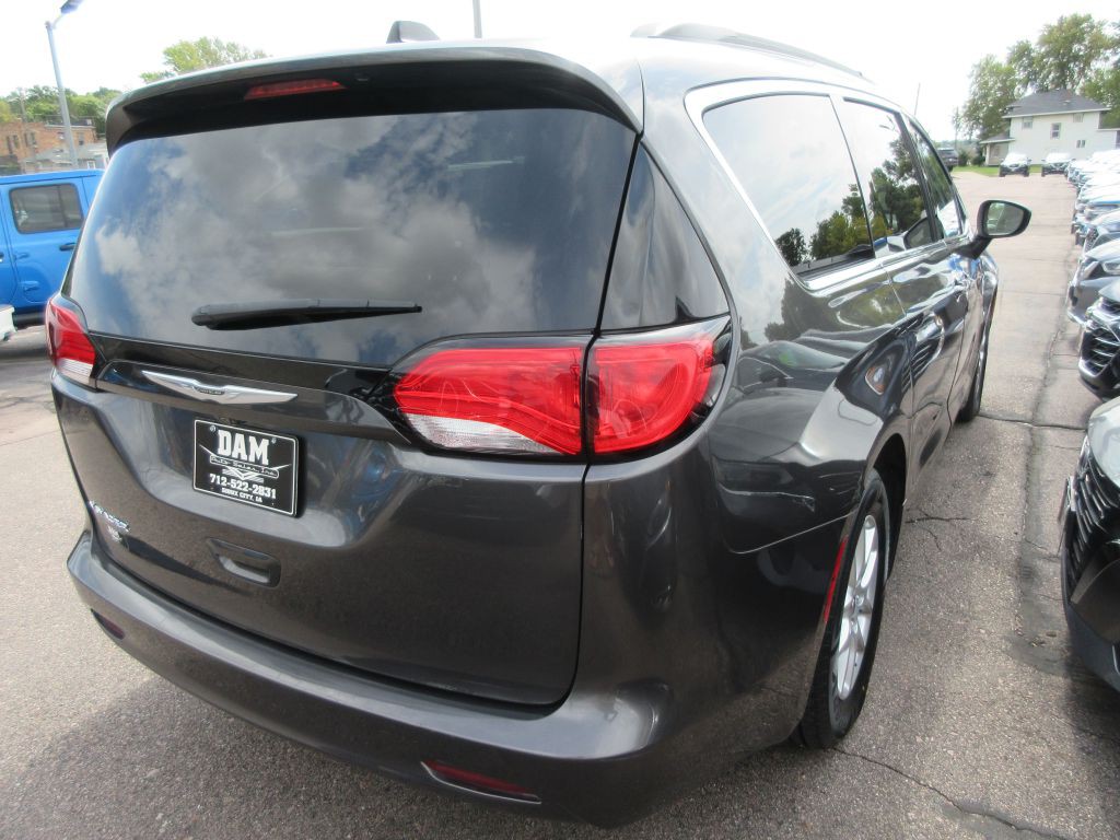 2021 Chrysler Voyager Image 5