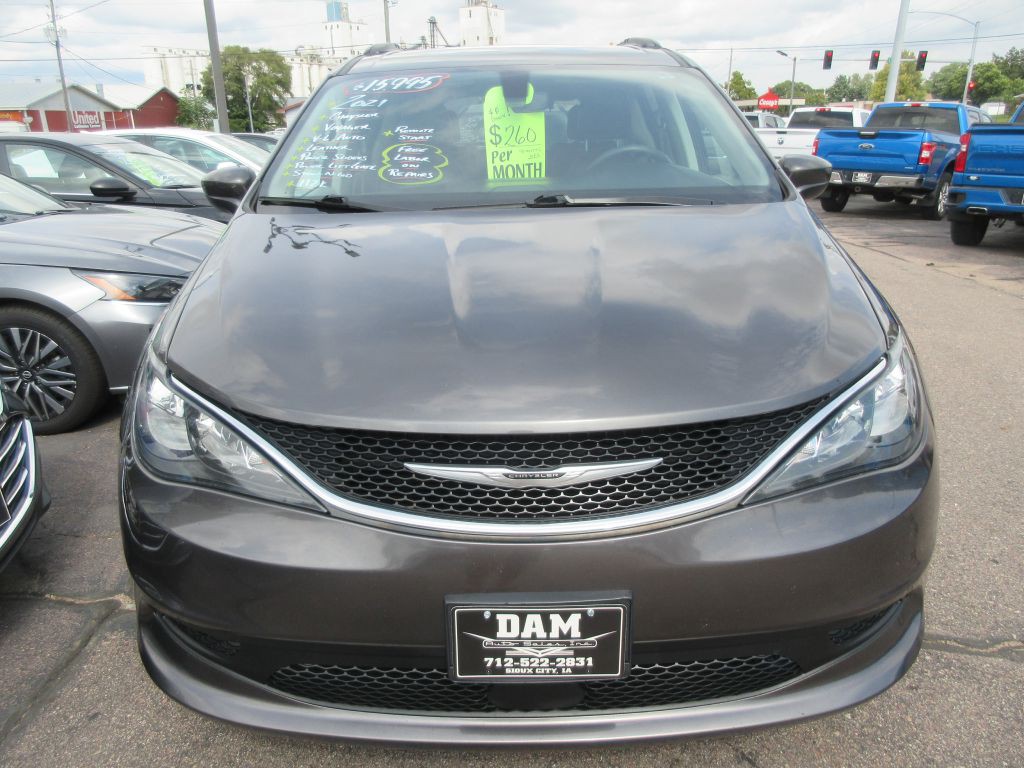 2021 Chrysler Voyager Image 7