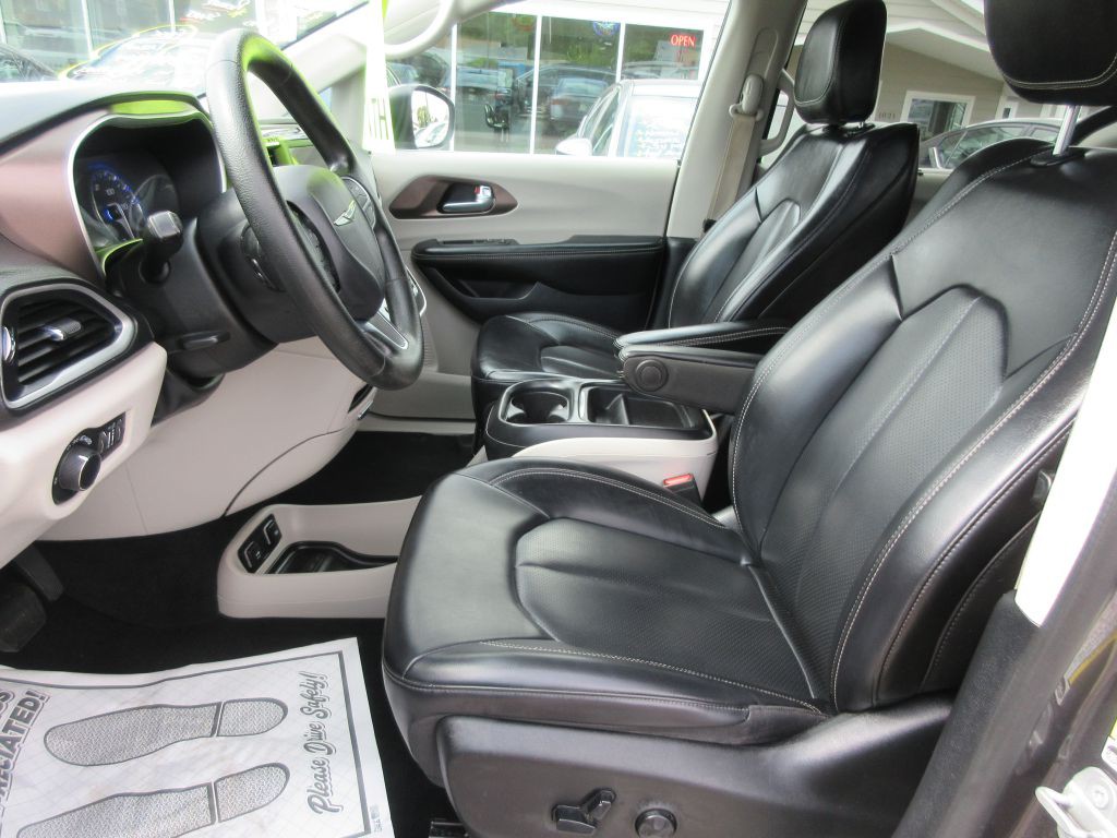 2021 Chrysler Voyager Image 8