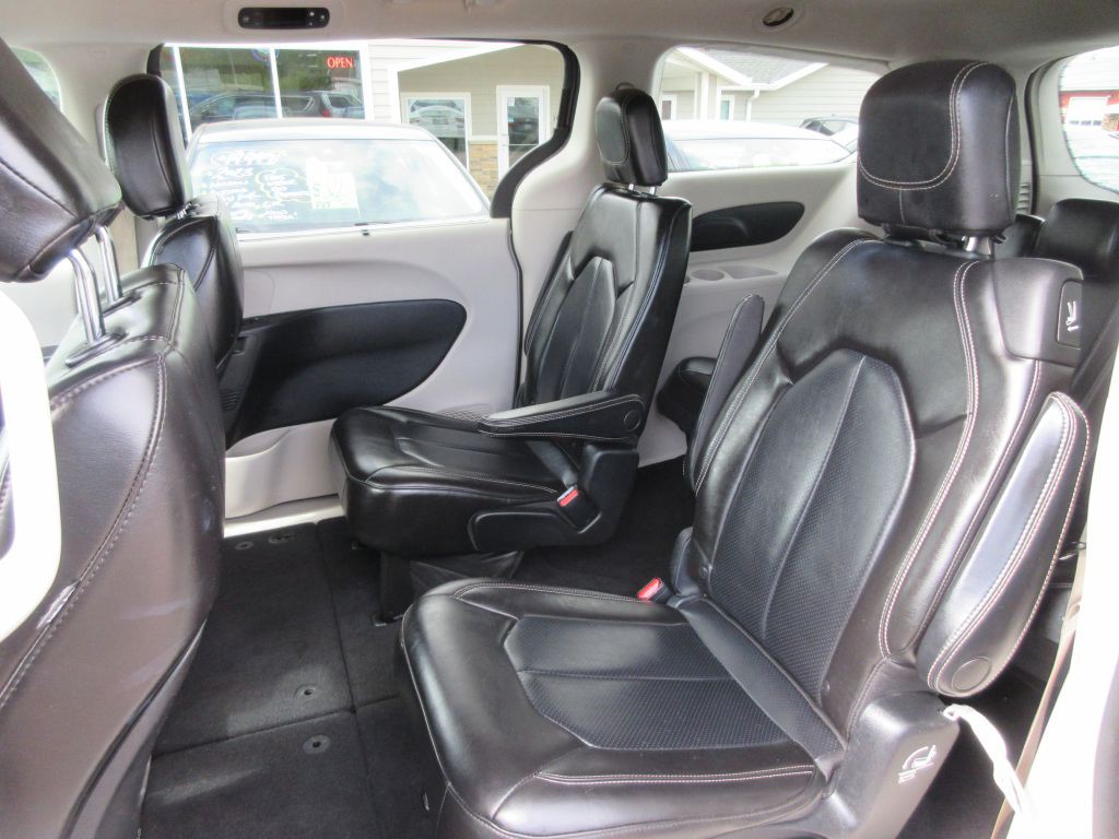 2021 Chrysler Voyager Image 9
