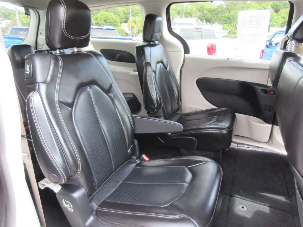 2021 Chrysler Voyager Image 11