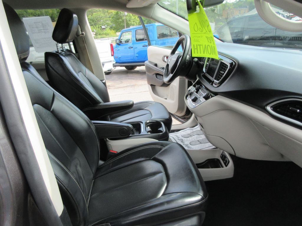 2021 Chrysler Voyager Image 12
