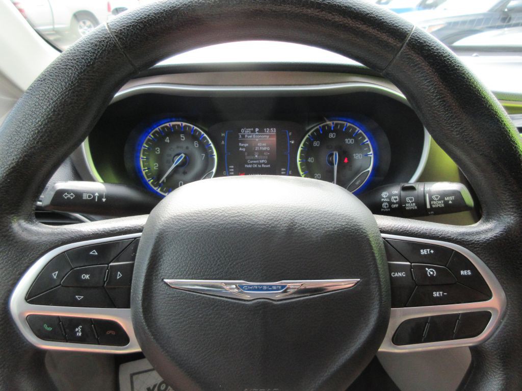 2021 Chrysler Voyager Image 13