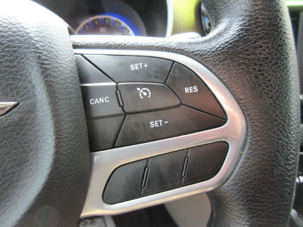 2021 Chrysler Voyager Image 17