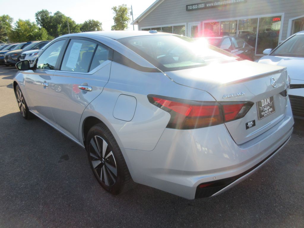 2022 Nissan Altima Image 2