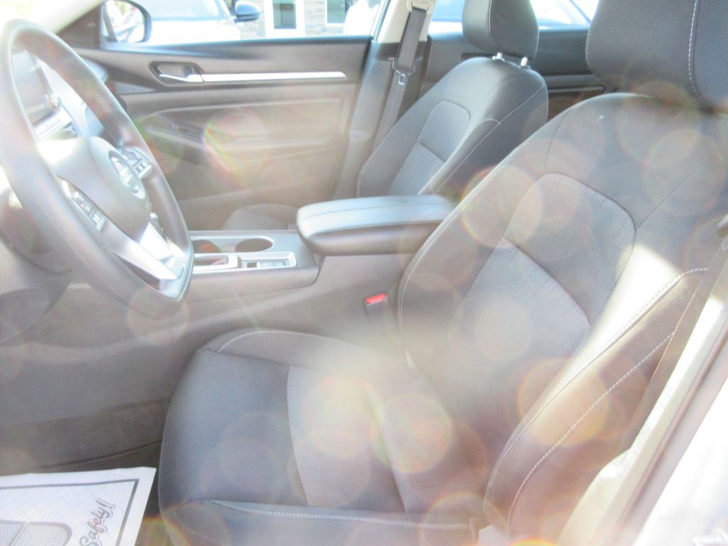2022 Nissan Altima Image 12