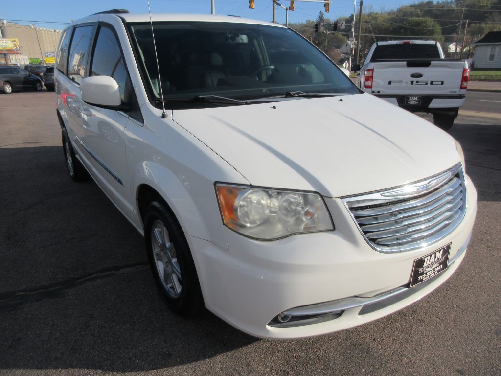 2012 Chrysler Town & Country Image 6