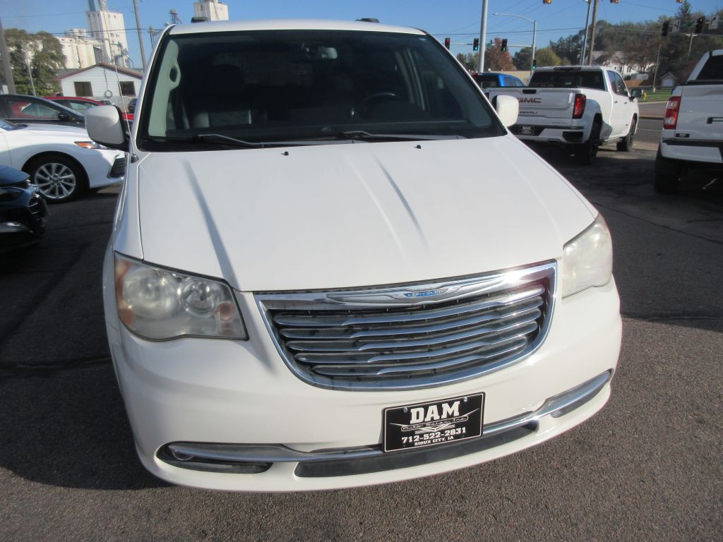 2012 Chrysler Town & Country Image 7