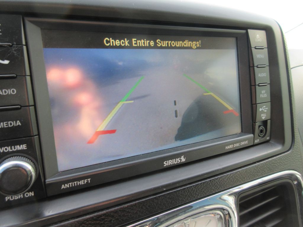 2012 Chrysler Town & Country Image 16