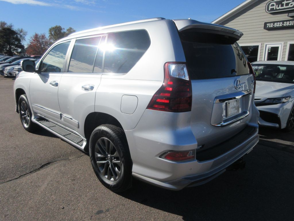 2019 Lexus GX Image 3