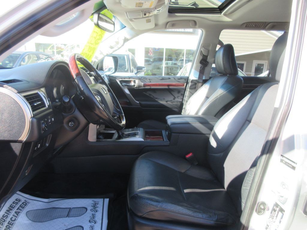 2019 Lexus GX Image 8