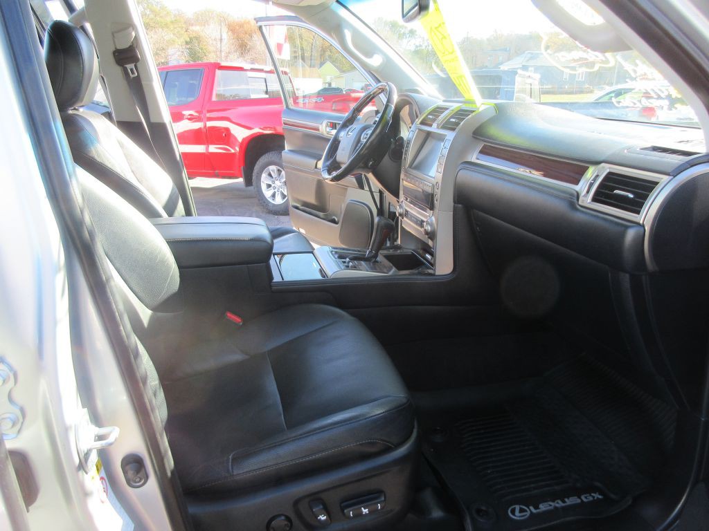 2019 Lexus GX Image 13