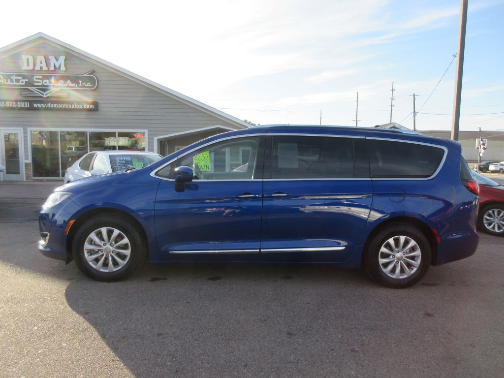 2019 Chrysler Pacifica Image 2