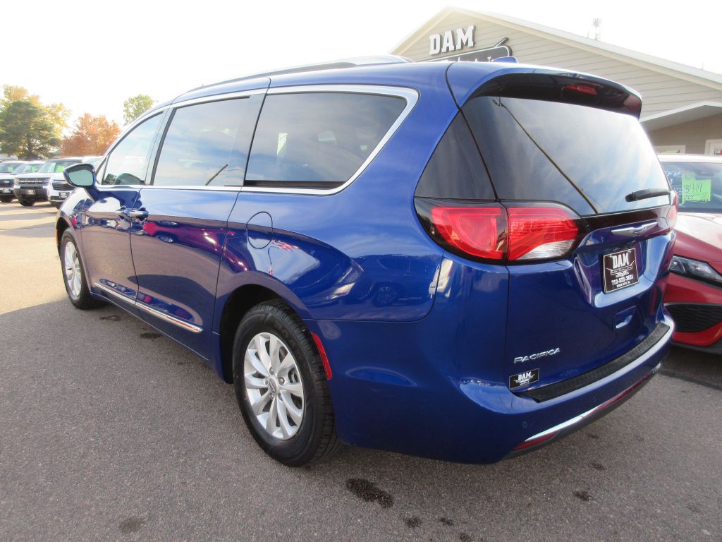 2019 Chrysler Pacifica Image 3