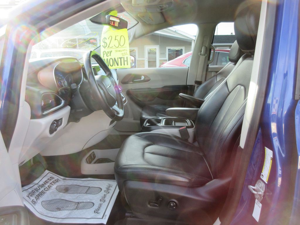 2019 Chrysler Pacifica Image 8