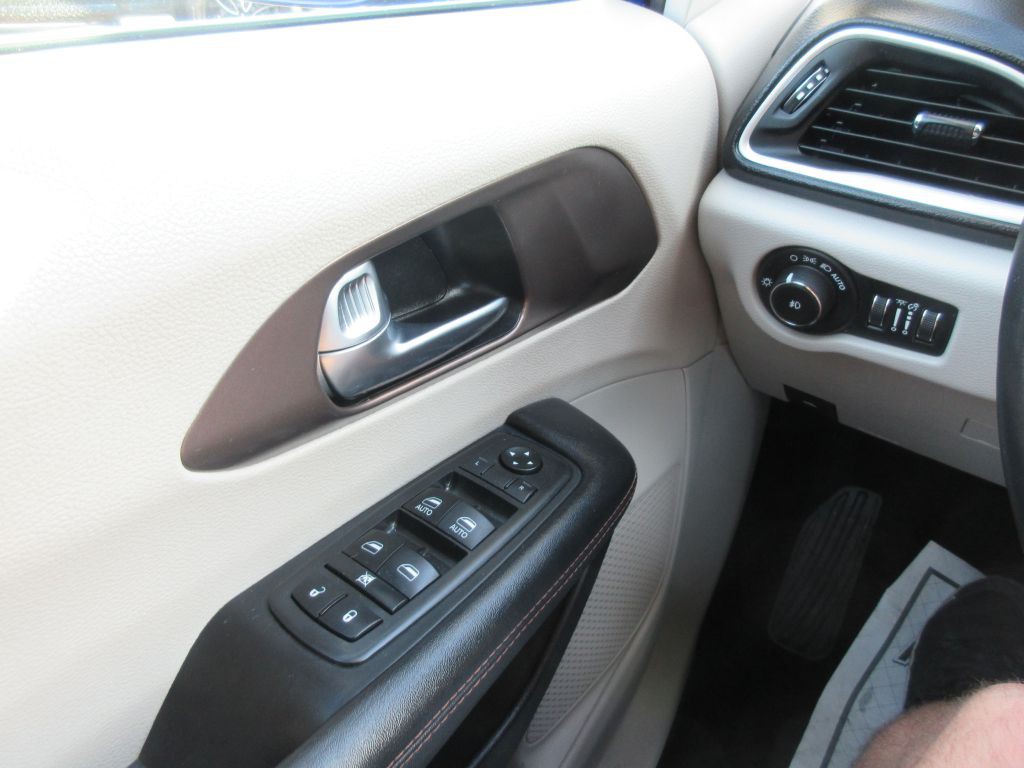 2019 Chrysler Pacifica Image 21